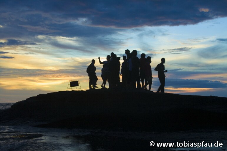 Touristen beim fotografieren des Sonnenuntergangs - 
