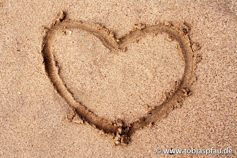 Herz im Sand - Postkarte - Strand Meer Sand Wasser