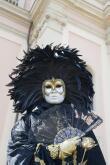 venezianische Maske mit Fächer, Federschmuck
