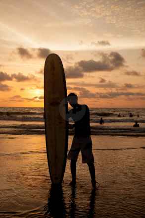 tpfau IMG 1224 Bali Sonnenuntergang Surfer