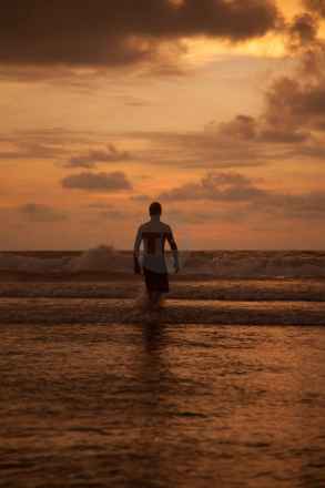 tpfau IMG 1281 Bali Sonnenuntergang Surfer