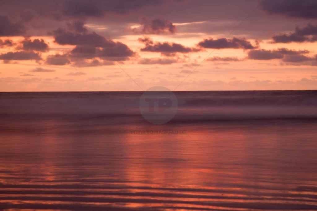 tpfau IMG 1353 Bali Sonnenuntergang Surfer