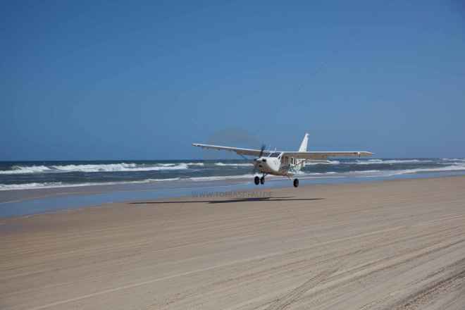 tpfau IMG 9703 Fraser Island Australien Flugzeug landung